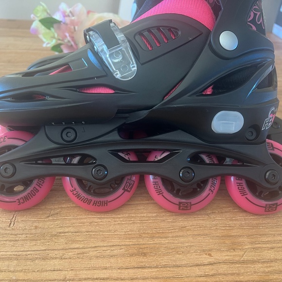 NIB Inline Skates (Sz 2-5) Roller blades - Picture 16 of 16